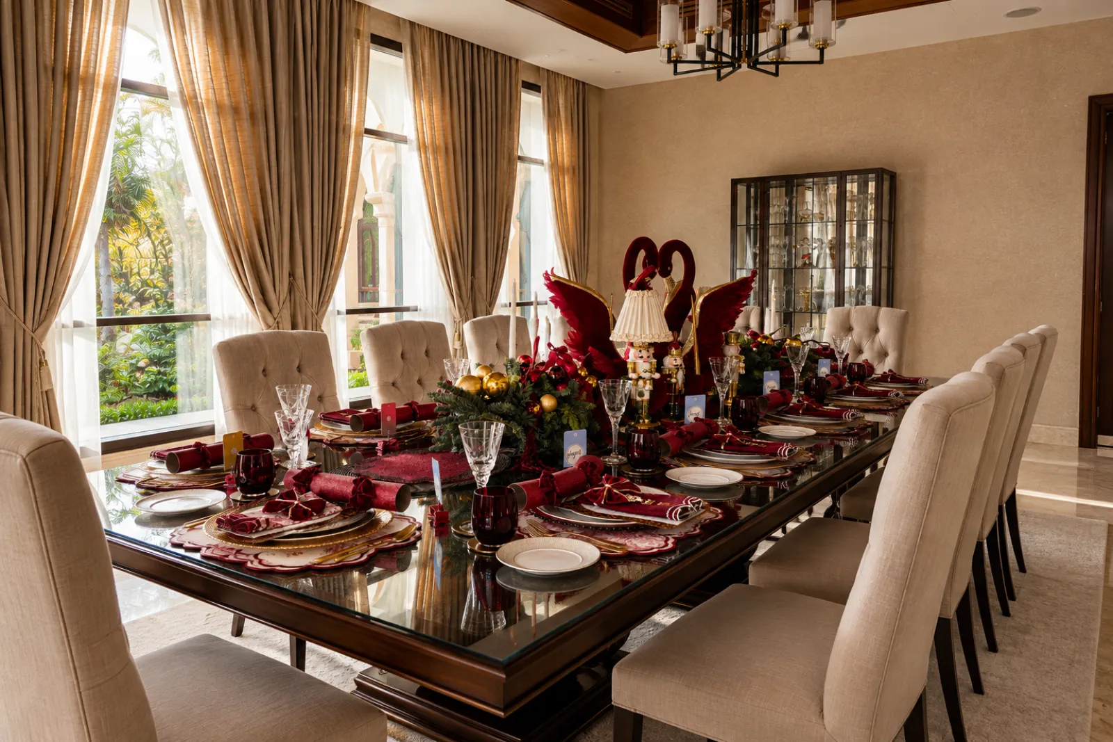 Long villa dining table set for Christmas dinner, from a previous myCHEF sitting.